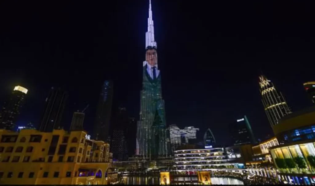 Shah Rukh Khan Lights Up The Burj Khalifa Once Again