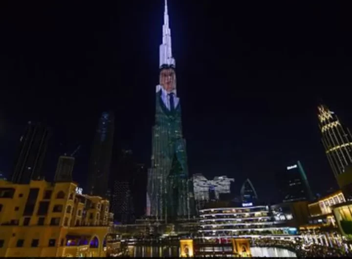 Shah Rukh Khan Lights Up The Burj Khalifa Once Again