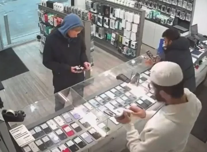 Thief tries to run away with smartphones from a shop in UK, then this happens. Watch