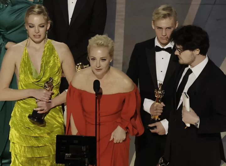 Wife Of Putin's Critic Wows Oscar Audience After Documentary On Him Wins